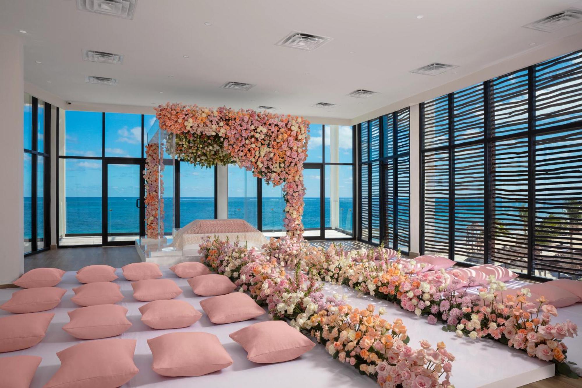 Resort Dreams Sapphire & Puerto Morelos